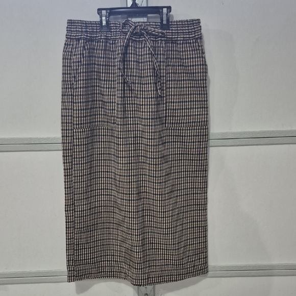 Who What Wear Dresses & Skirts - Elastic Waist Houndstooth Midi Skirt in Black and Cream